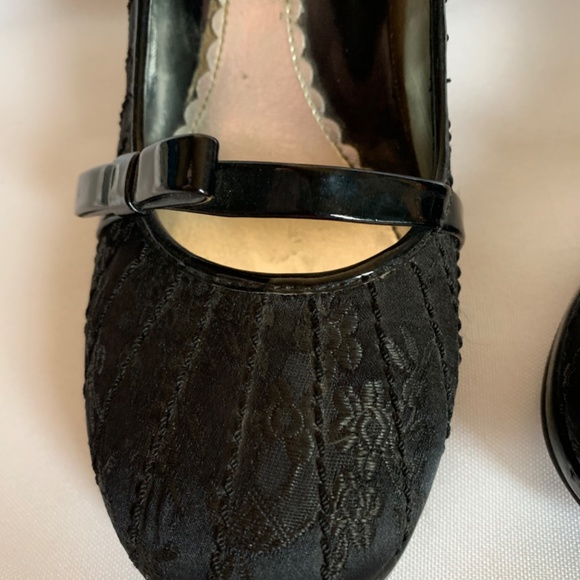 Oh So Pretty! Rampage Black Embroidered Heels! - Picture 2 of 16